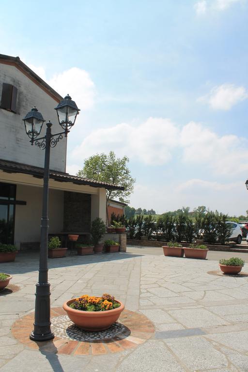 Agriturismo Le Casette กาสเตลเวโตร ดิ โมเดนา ภายนอก รูปภาพ